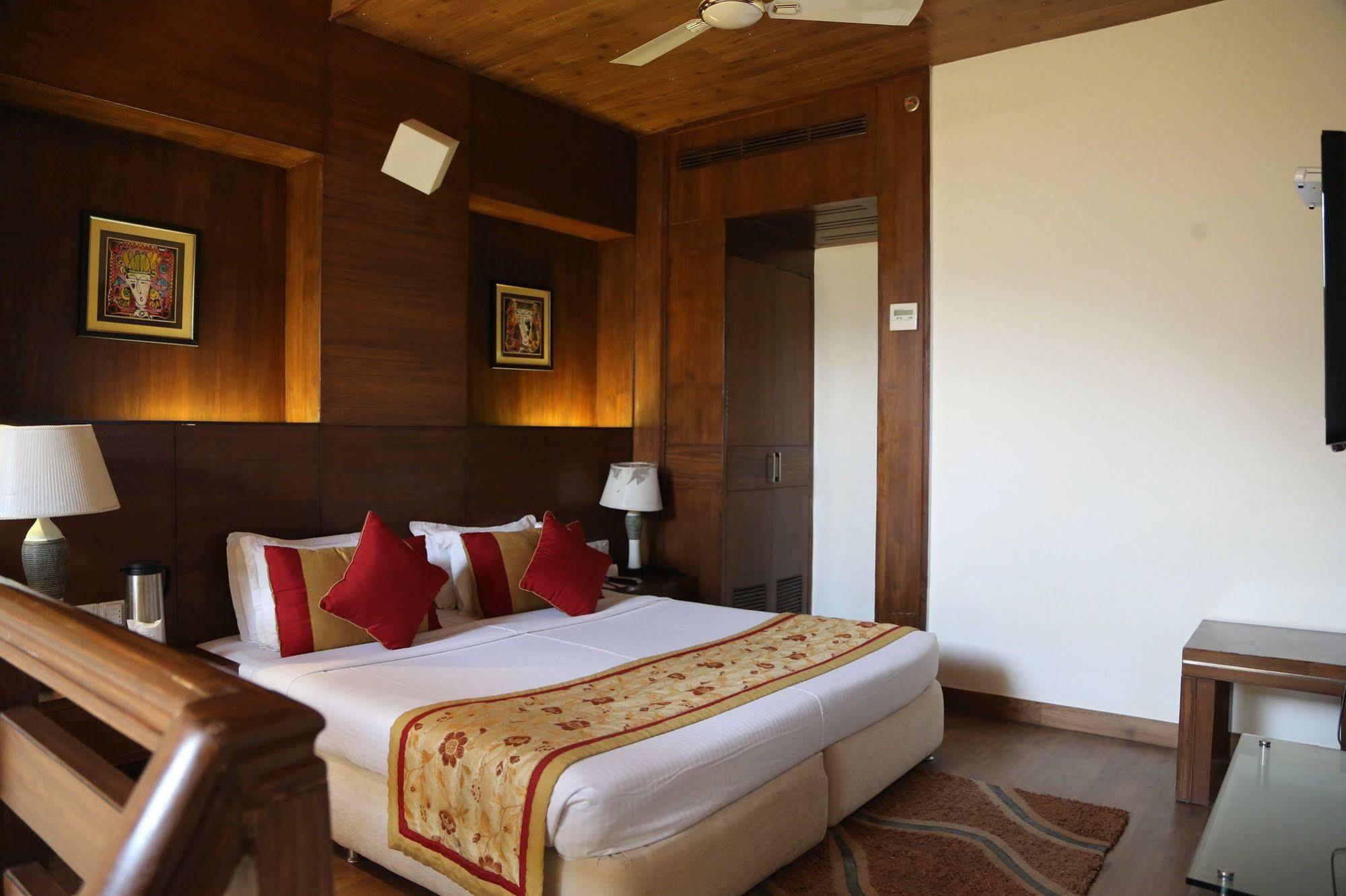 Baba Resorts Dharampur Dharampur  Buitenkant foto